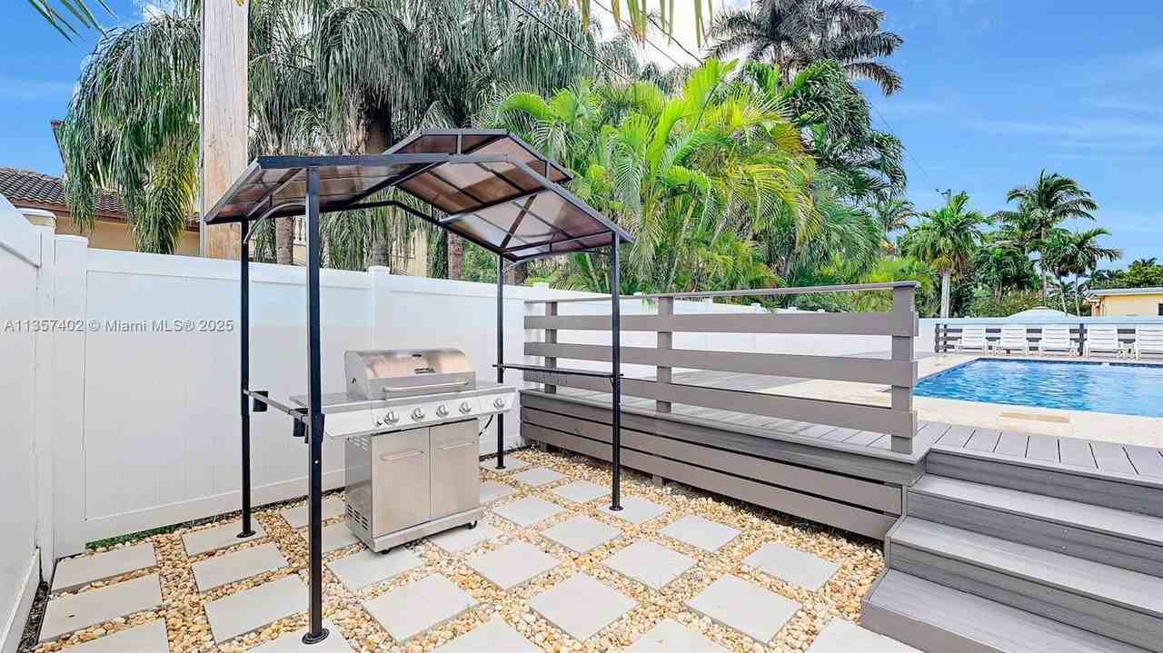 1218 Hollywood Blvd - Photo 6 of 49