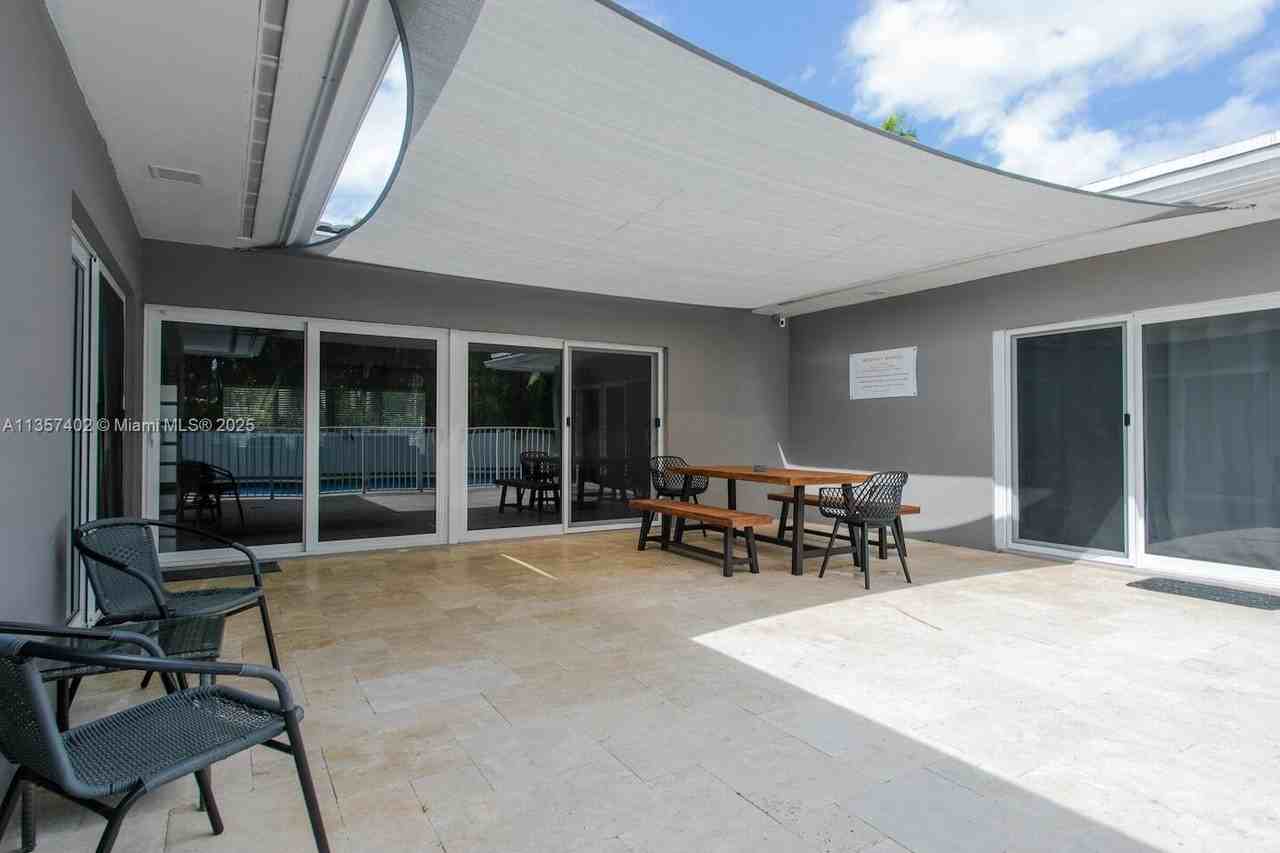 1218 Hollywood Blvd - Photo 7 of 49