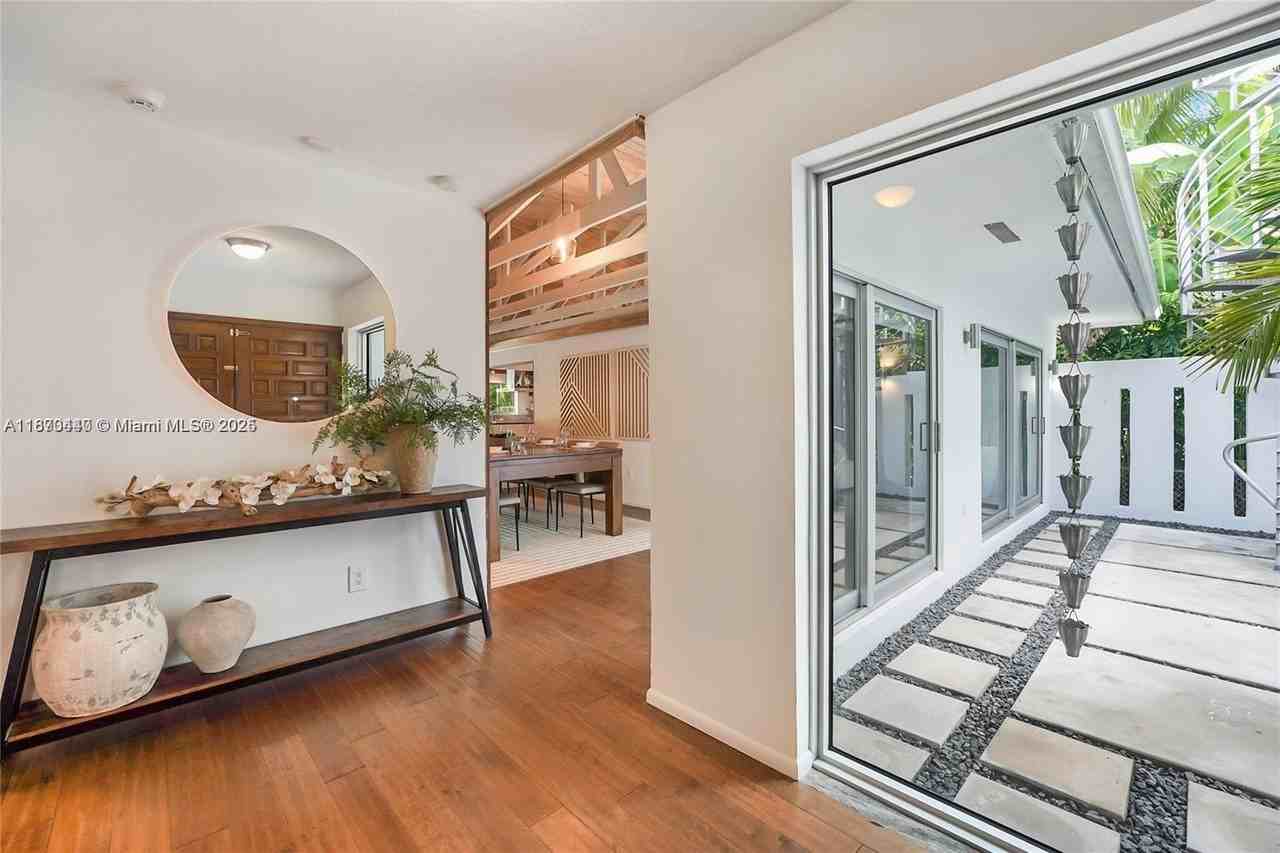 5910 N Bayshore Dr #0 - Photo 6 of 42