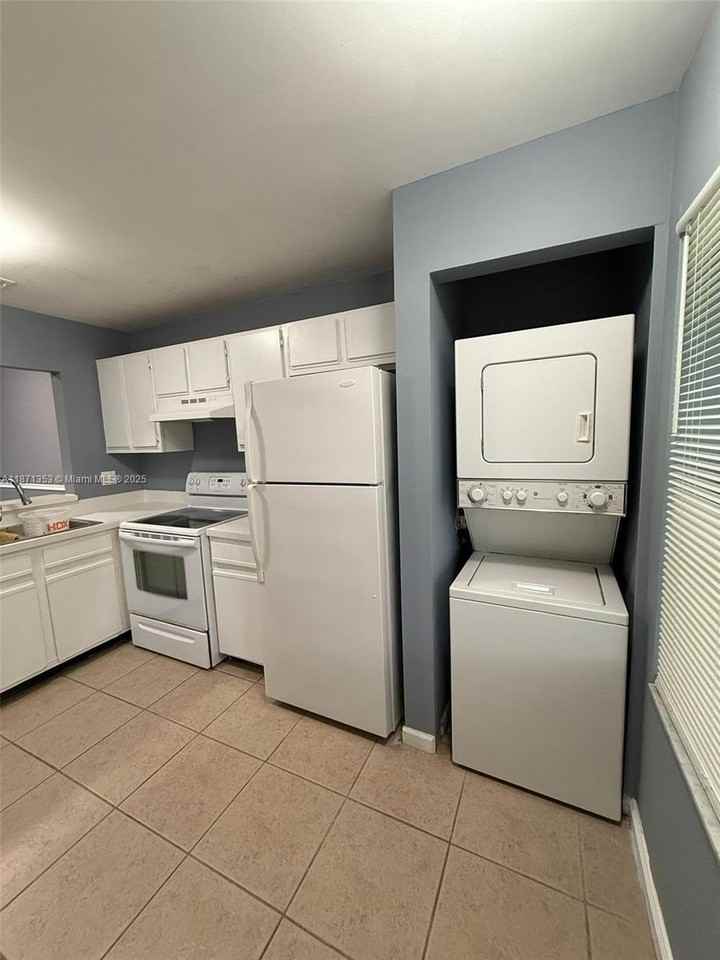 4057 Nw 90th Ave #4057 - Photo 2 of 13