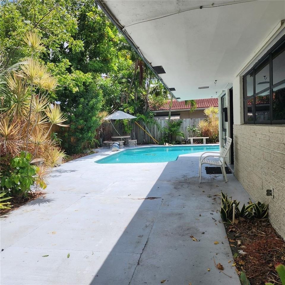 1940 Ne 31st Ct - Photo 4 of 45