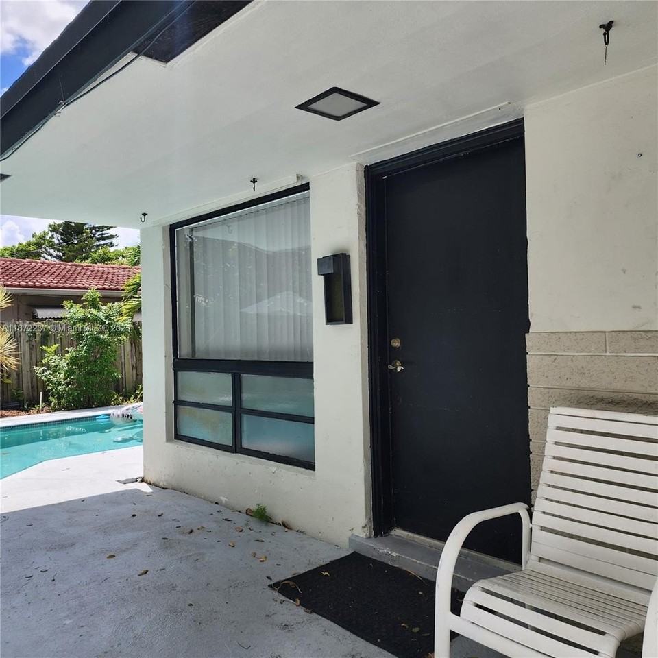 1940 Ne 31st Ct - Photo 5 of 45