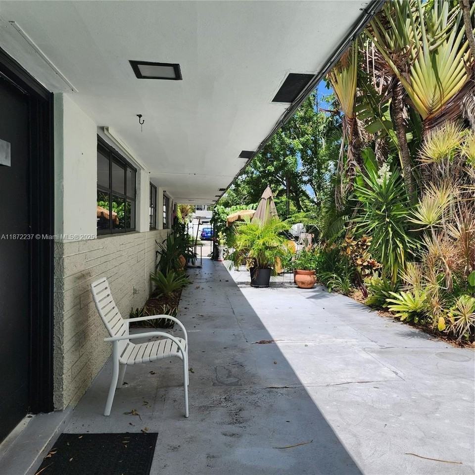 1940 Ne 31st Ct - Photo 6 of 45