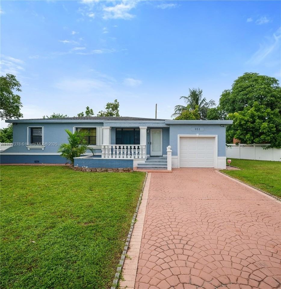 951 Northwest 148th Street - Photo 6 of 34