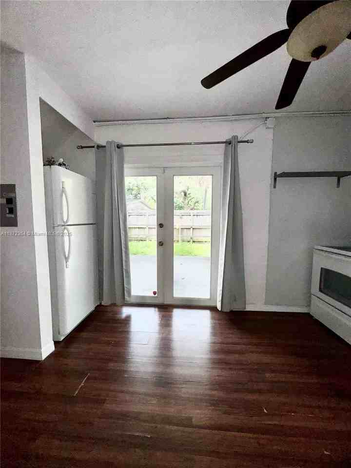 1601 Sw 20th Ave #3 - Photo 7 of 13