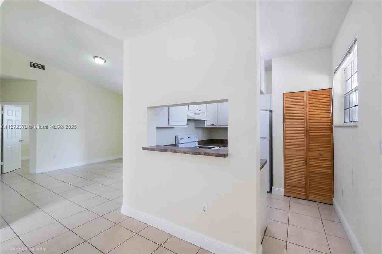 1941 Nw 96th Ter #8L