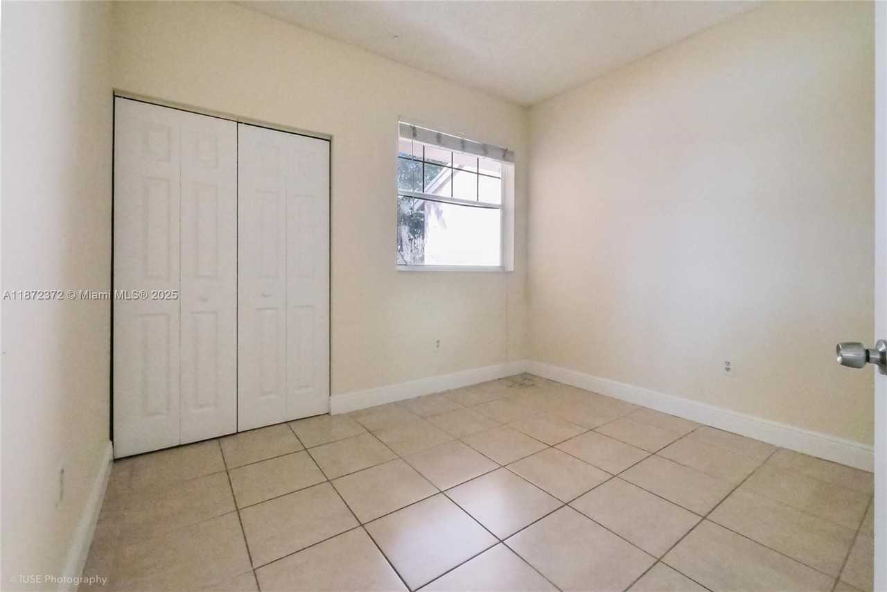 1941 Nw 96th Ter #8L - Photo 6 of 12