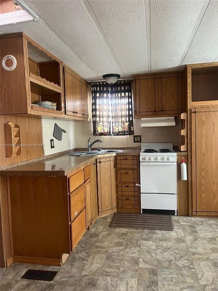 14725 Nw 1st Pkwy #RV4 - Photo 7 of 11