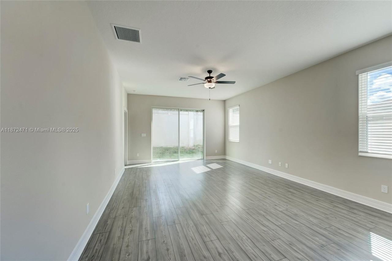 1734 Party Pl - Photo 3 of 24