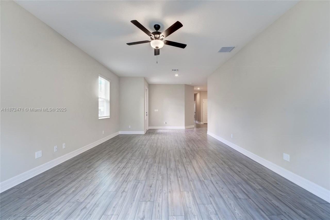 1734 Party Pl - Photo 5 of 24