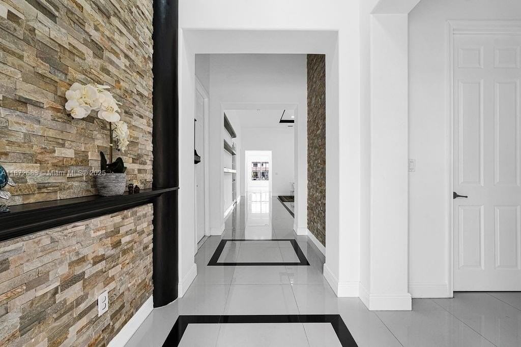 2952 Northwest 84th Terrace - Photo 2 of 43