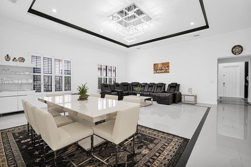 2952 Northwest 84th Terrace - Photo 4 of 43