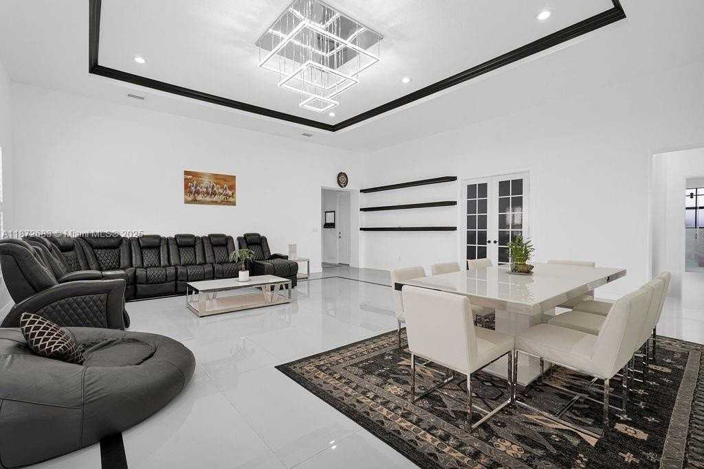 2952 Northwest 84th Terrace - Photo 7 of 43