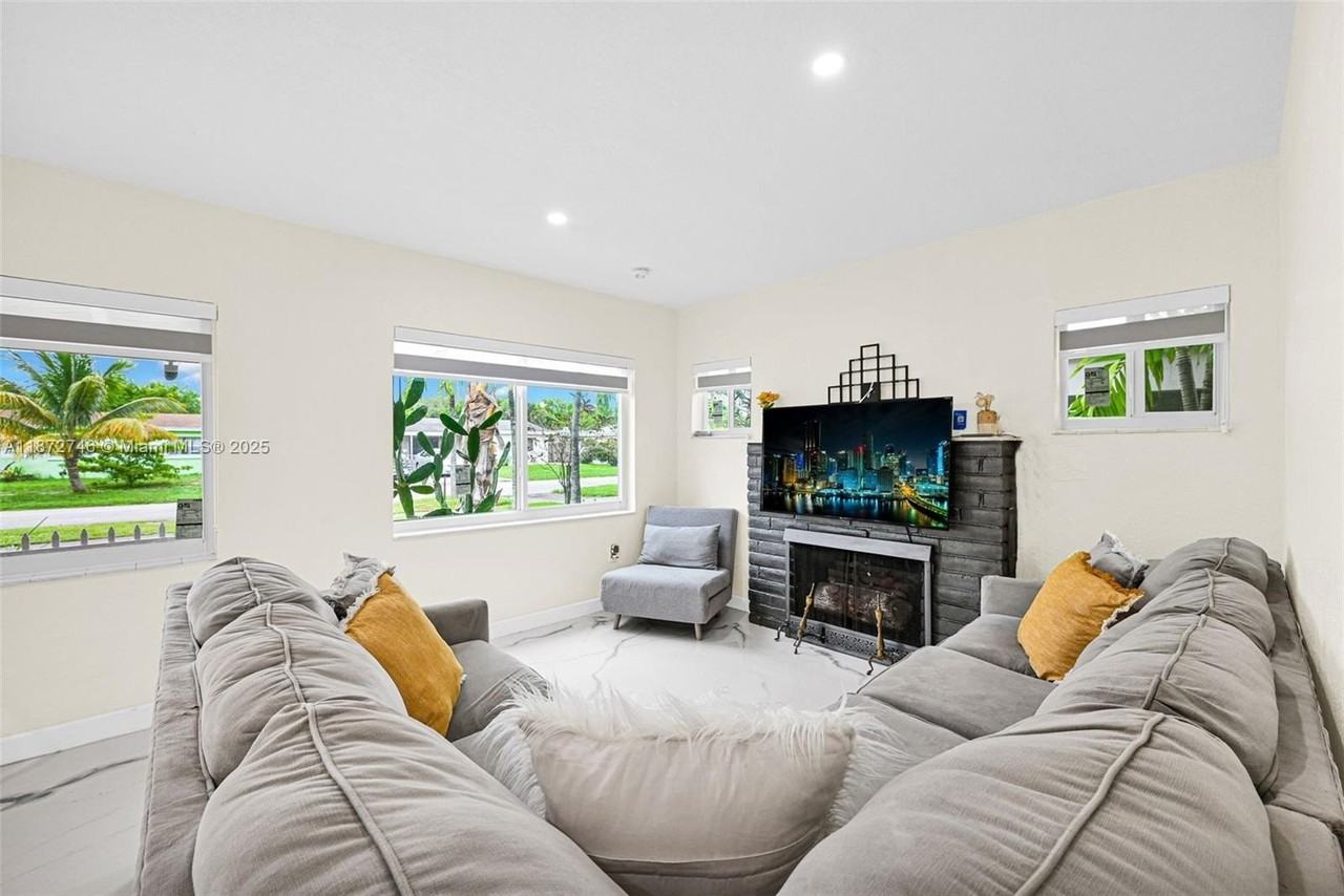 6840 Sw 26th Ct - Photo 7 of 38