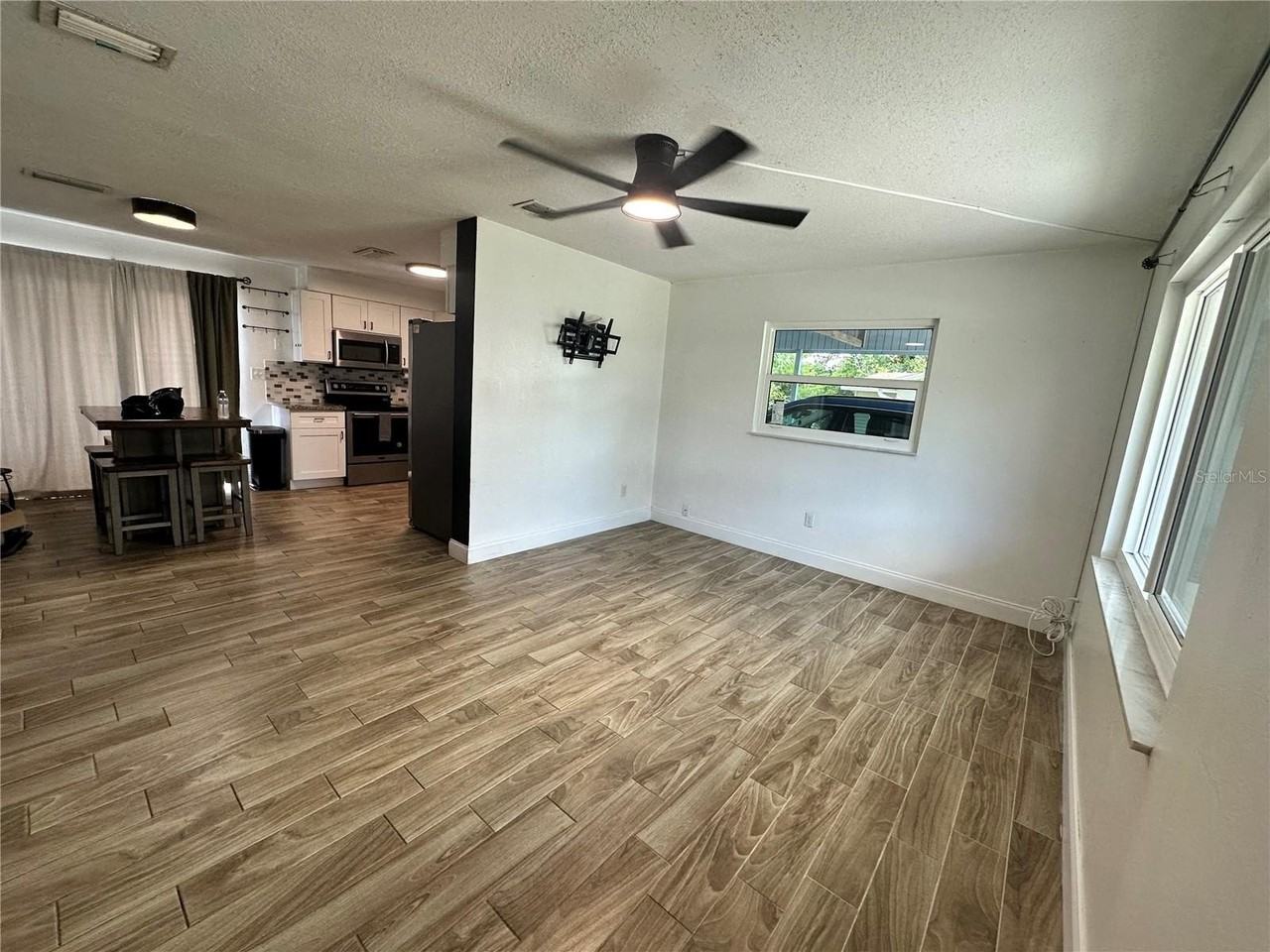 2781 Fulford St - Photo 5 of 32