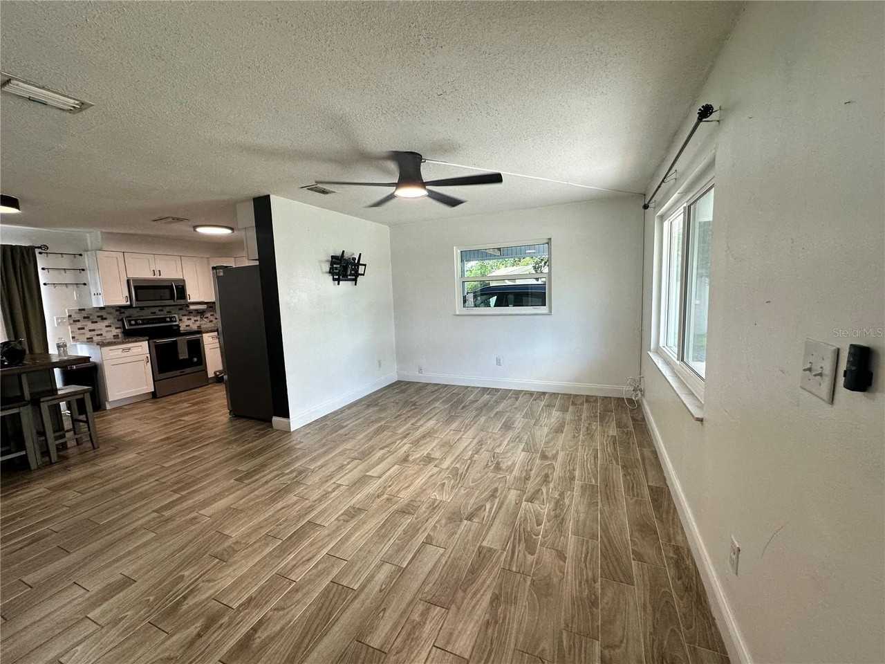 2781 Fulford St - Photo 6 of 32