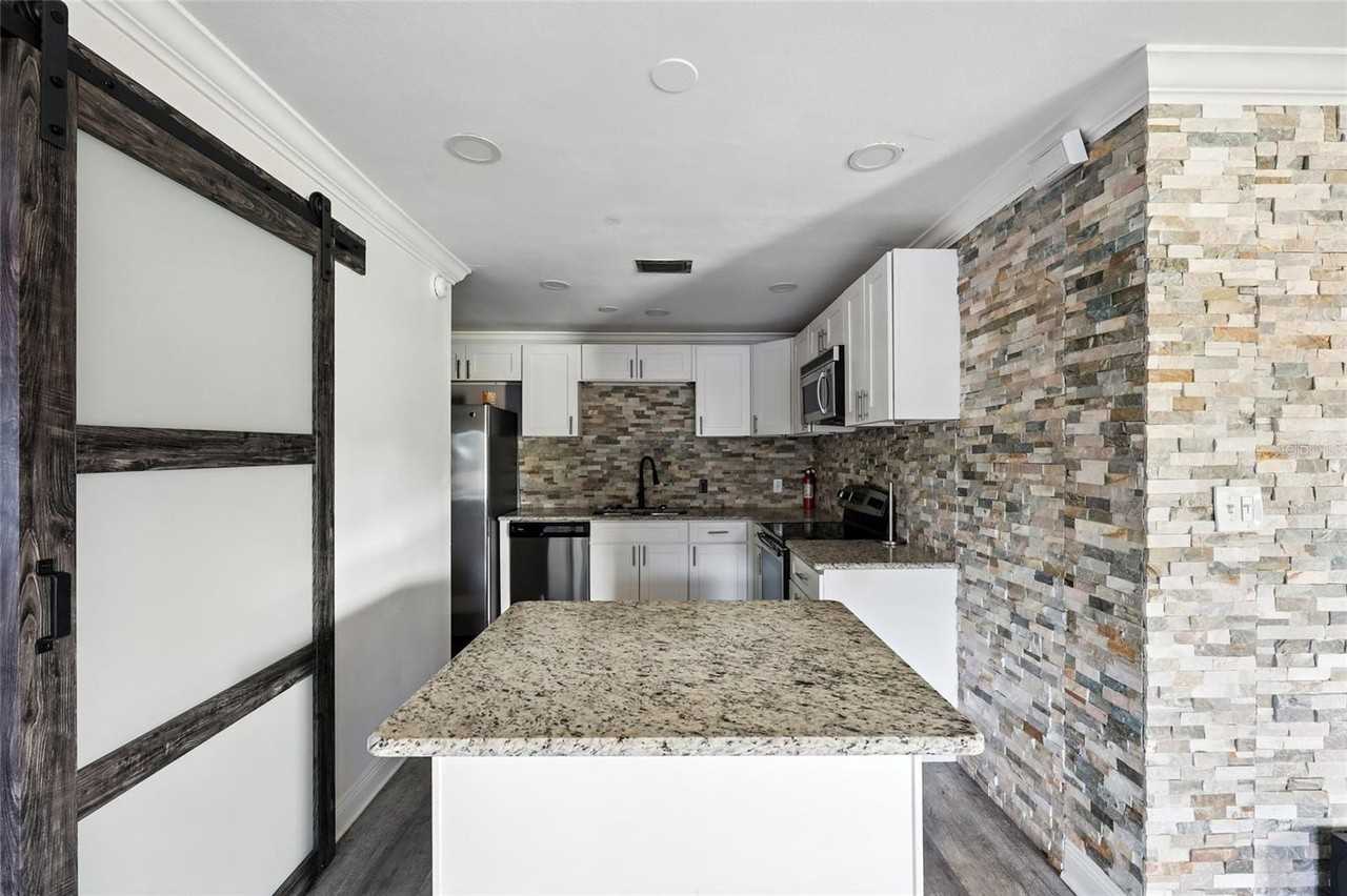 405 N Buena Vista Ave - Photo 6 of 20