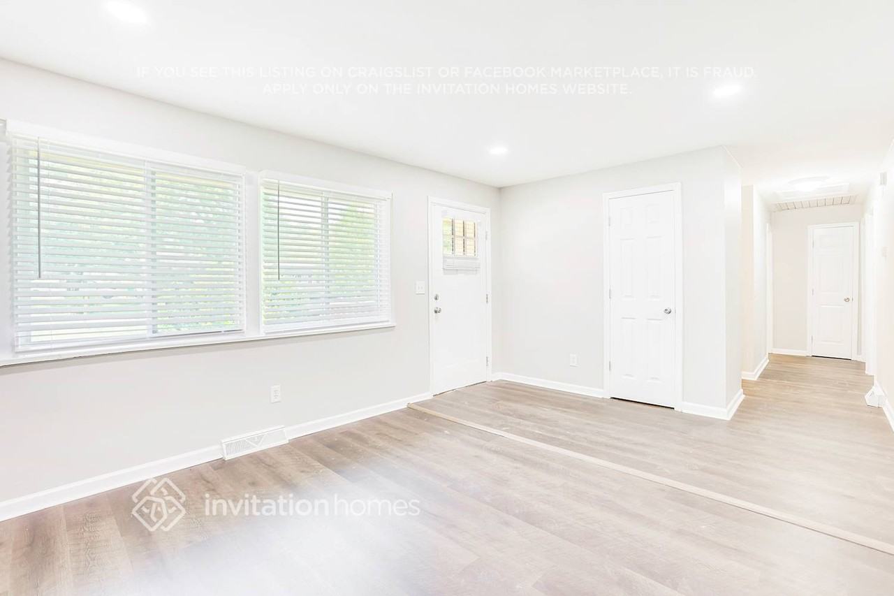 3237 Tulip Dr - Photo 3 of 25