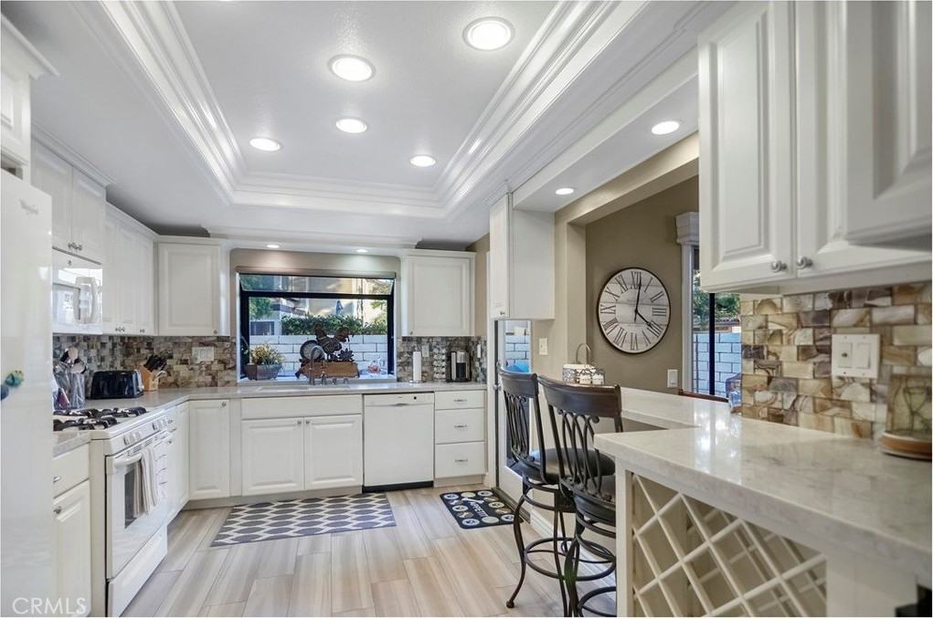 33766 Captains Ln #200 - Photo 6 of 38