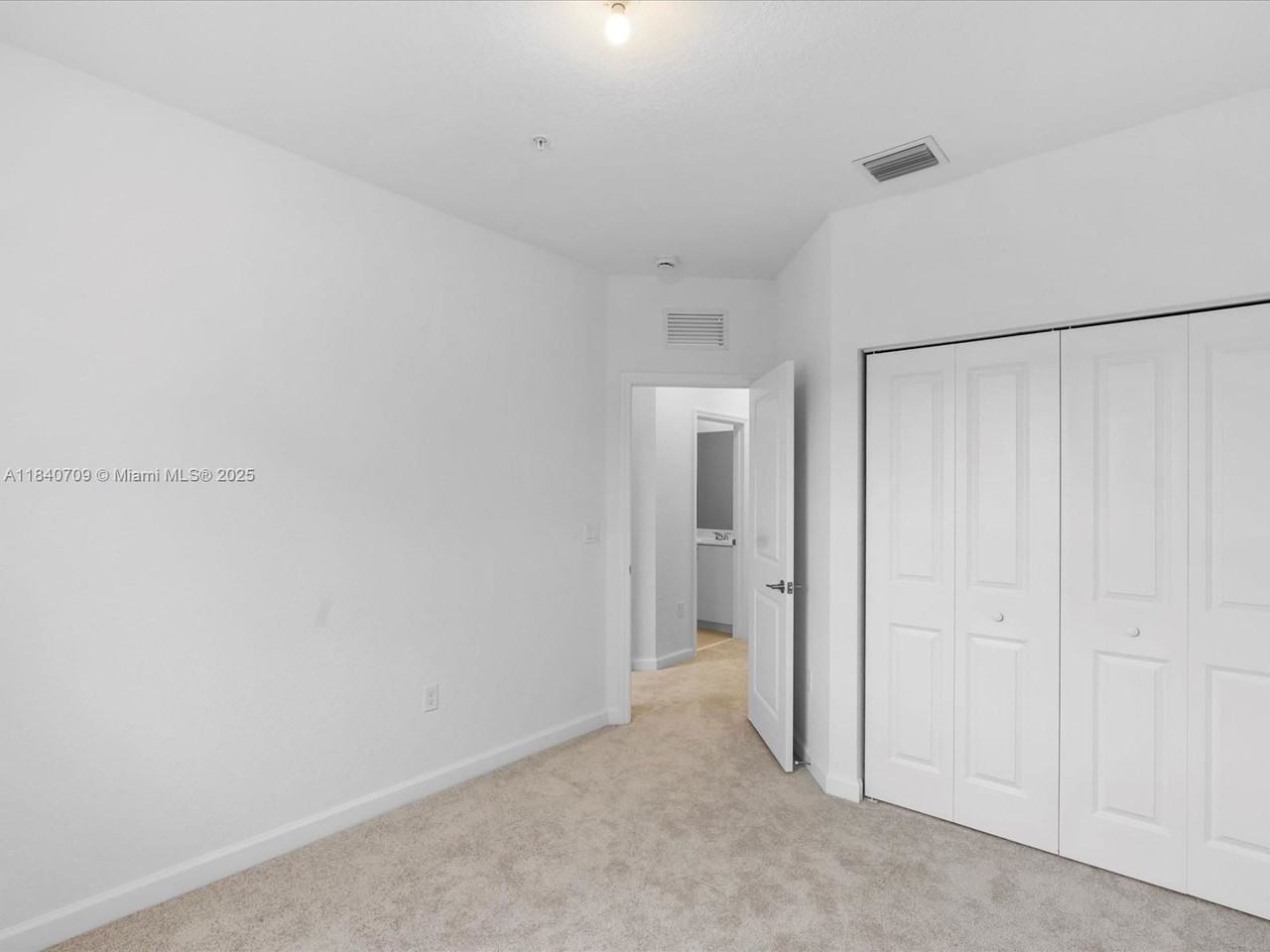 106 Sw 184th Ave - Photo 4 of 6