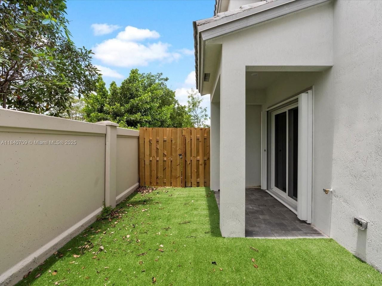 106 Sw 184th Ave - Photo 6 of 6