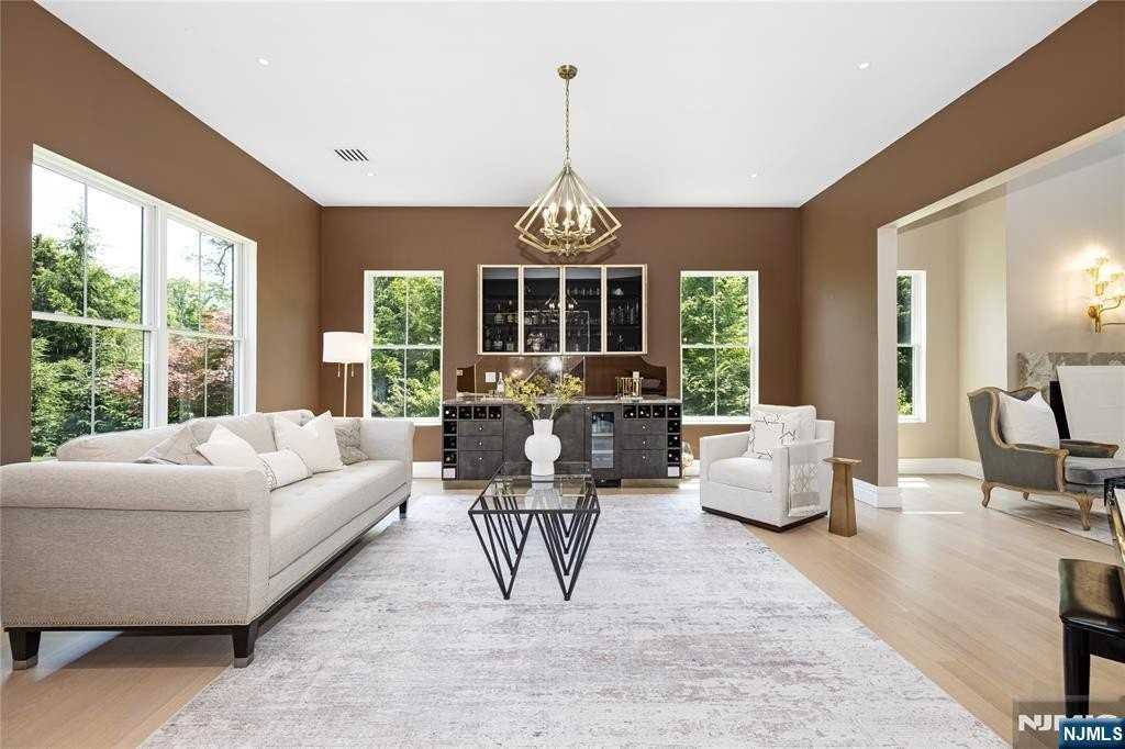 241 E Saddle River Rd - Photo 6 of 48