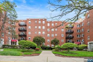 2350 Linwood Ave Apt 2e - Photo 1 of 1
