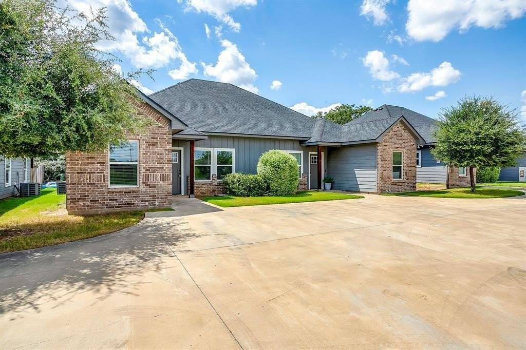 2706 James Rd - Photo 2 of 23