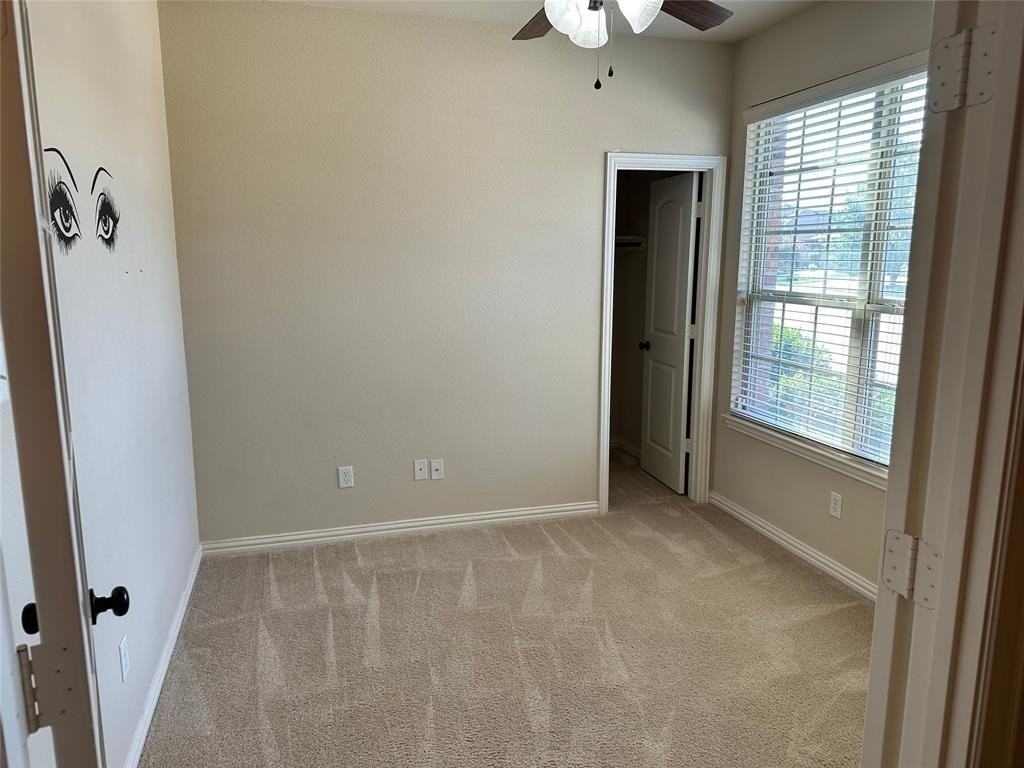 1013 Lake Grove Dr - Photo 3 of 26