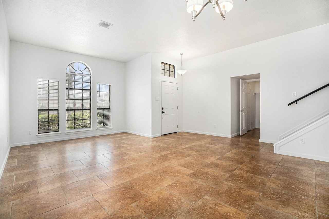 1719 Dogwood Brook Trl - Photo 3 of 17