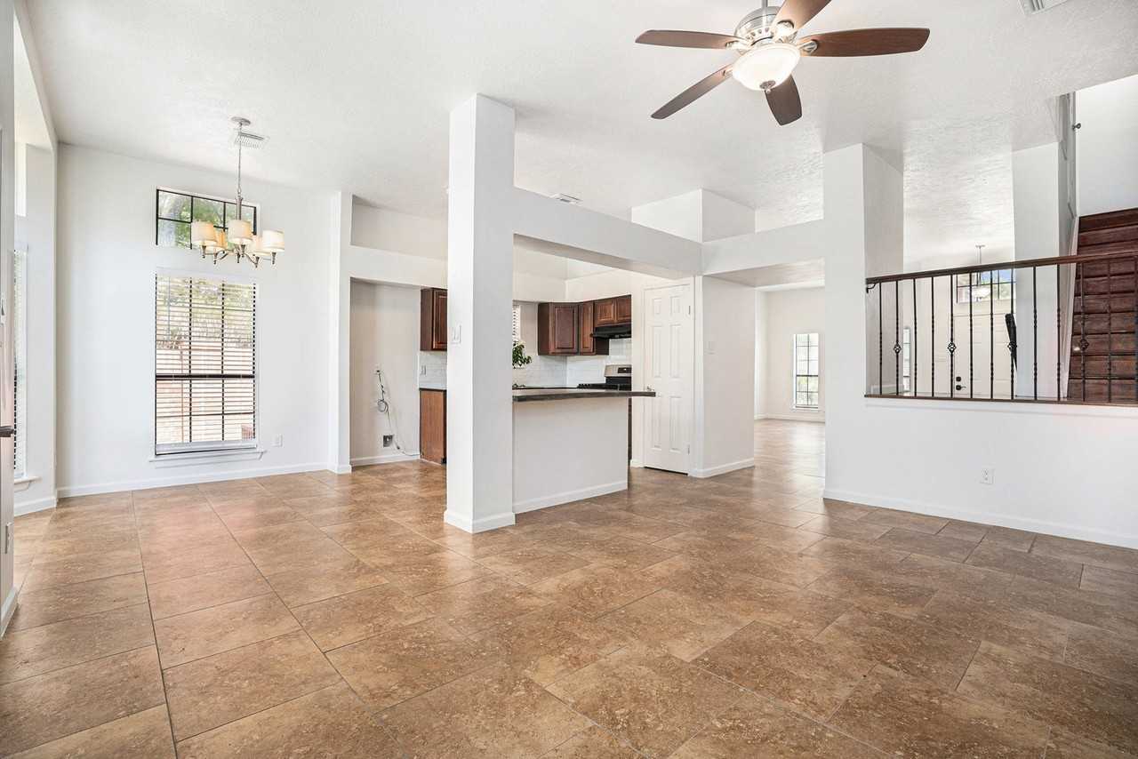 1719 Dogwood Brook Trl - Photo 5 of 17