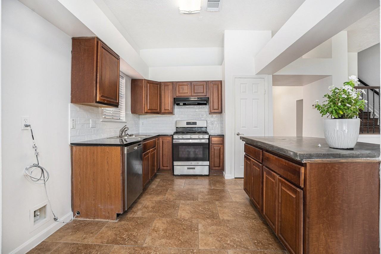 1719 Dogwood Brook Trl - Photo 6 of 17