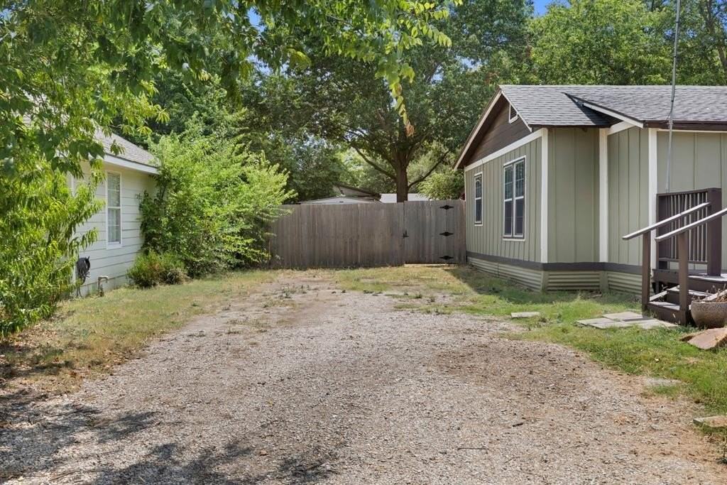 1103 1st Ave - Photo 5 of 24