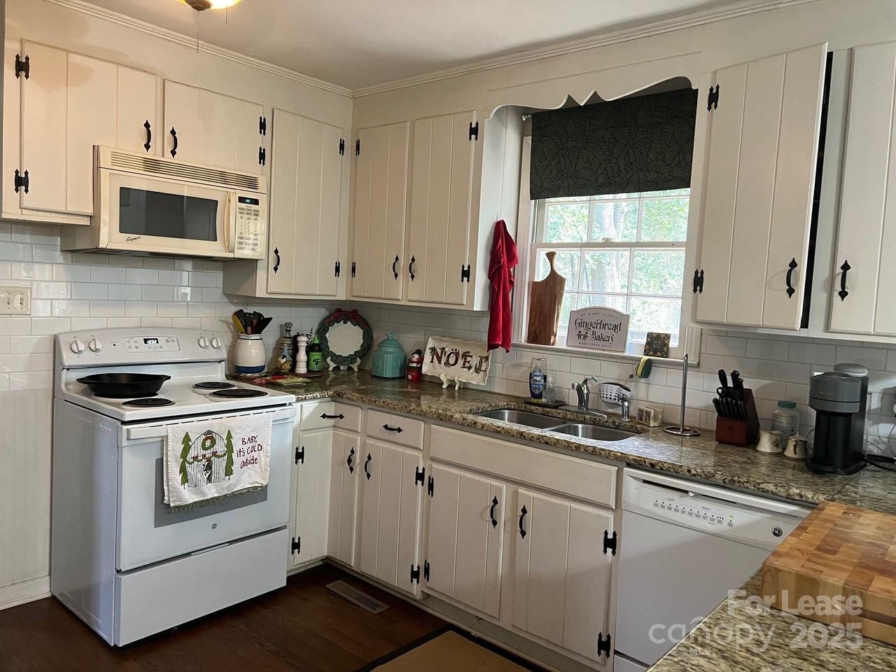 5531 Farmbrook Dr - Photo 5 of 19