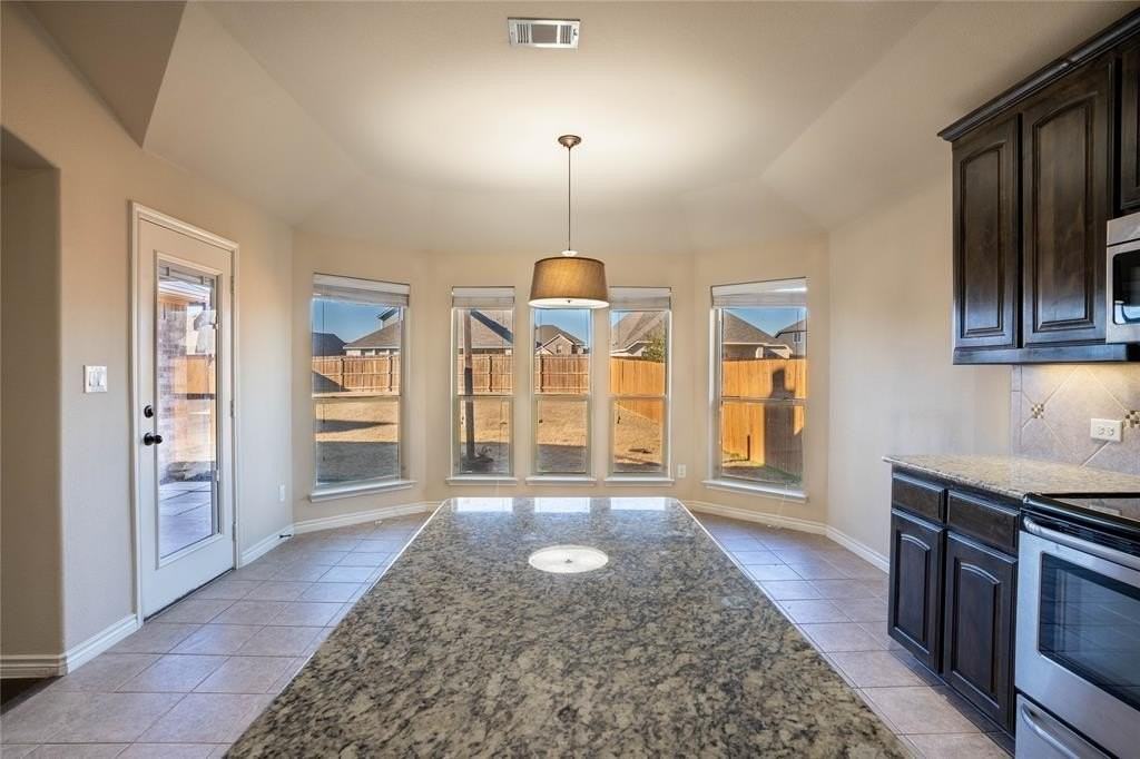 116 Acadia Ln - Photo 5 of 17