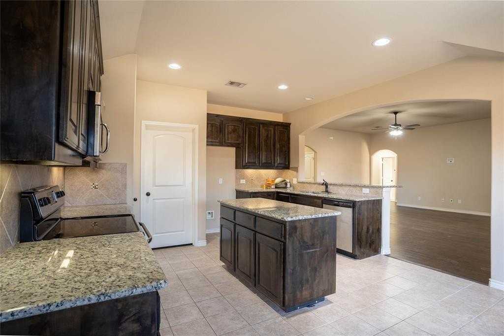 116 Acadia Ln - Photo 6 of 17