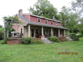 featured image of 15 Gallmeier Rd