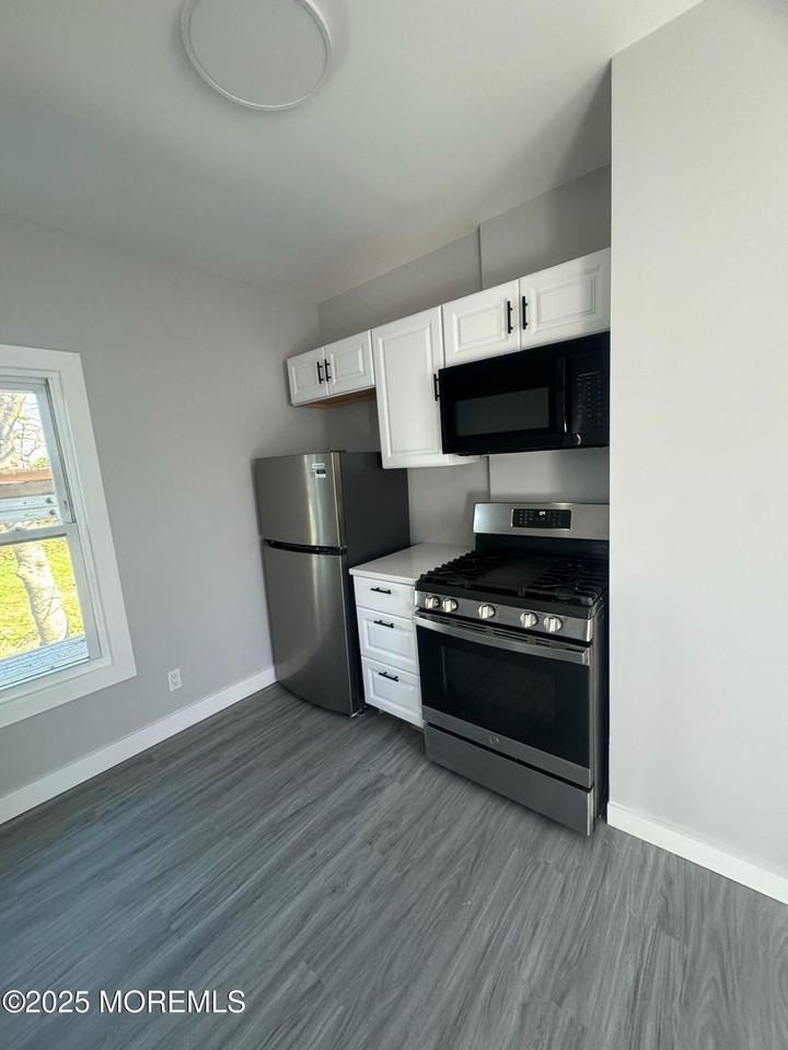 1235 Washington Ave - Photo 6 of 12