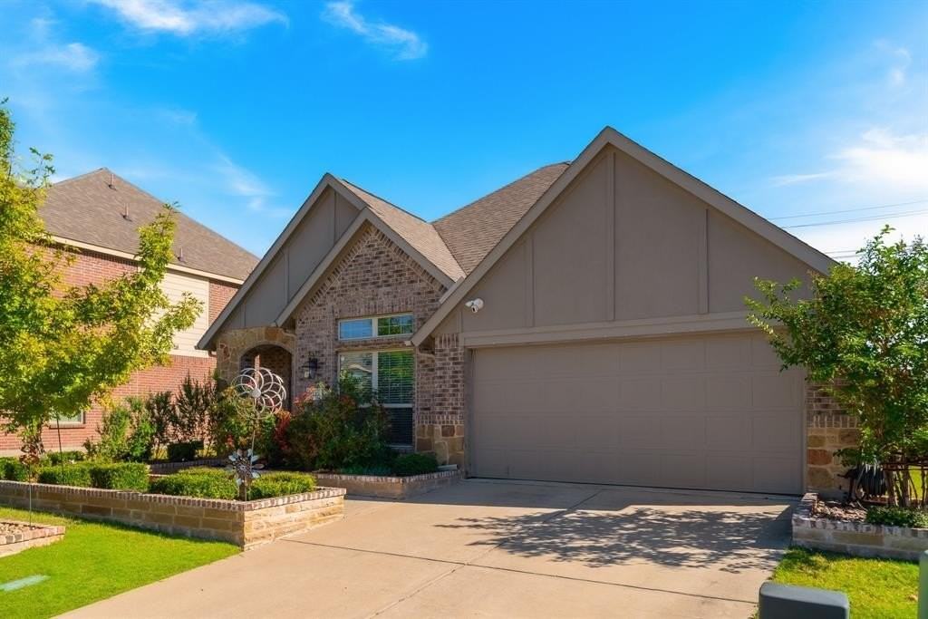 1425 Freesia Dr - Photo 3 of 39