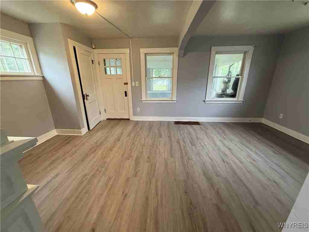 612 34th St - Photo 2 of 3