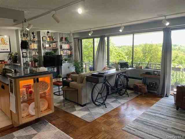 15 Stewart Pl - Photo 5 of 10