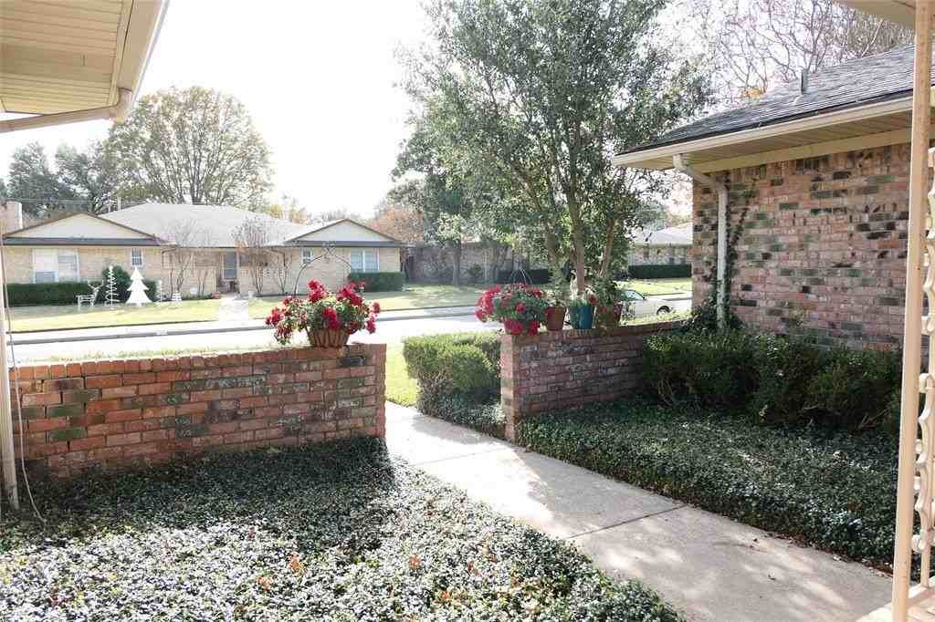 6317 Rincon Way - Photo 5 of 32