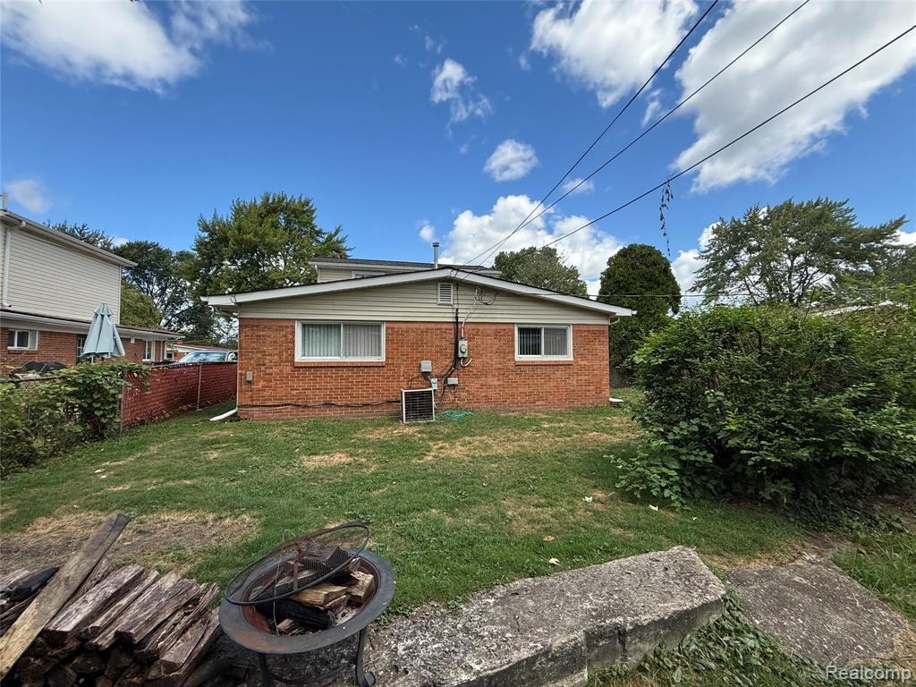 1598 Dulong Ave - Photo 3 of 24