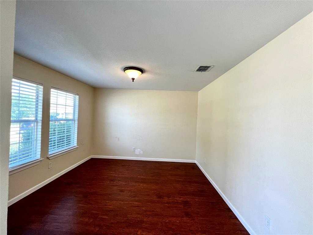 404 Ashland Drive - Photo 3 of 24