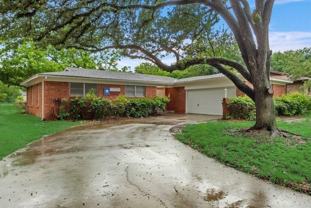 805 N Douglas Ave - Photo 1 of 1