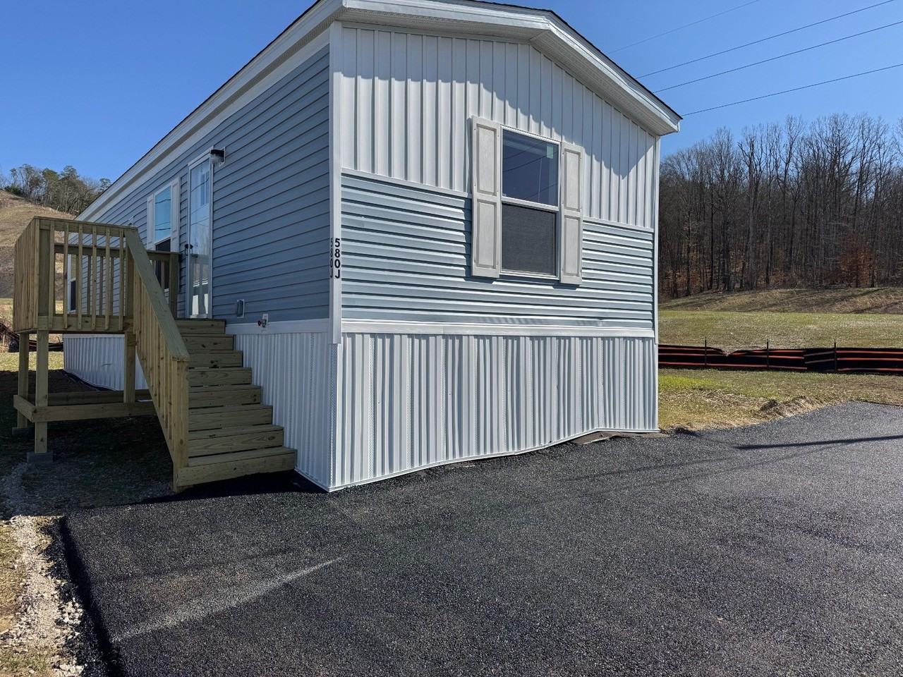 580 Jessica Way - Photo 2 of 7