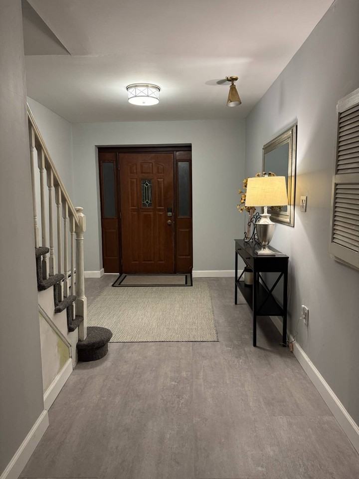 726 Soundview Ave #3 - Photo 3 of 10