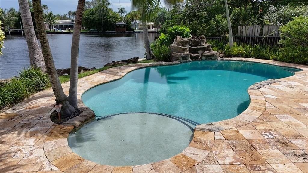 1925 Coral Gardens Dr - Photo 2 of 36