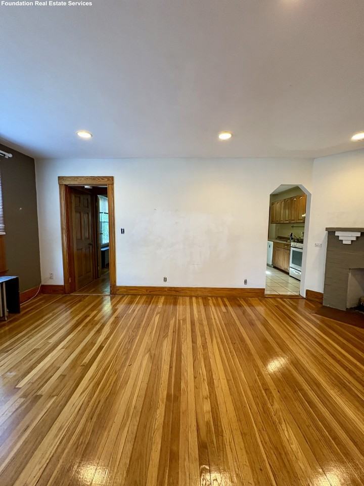 27 S Crescent Circuit #1 - Photo 2 of 15