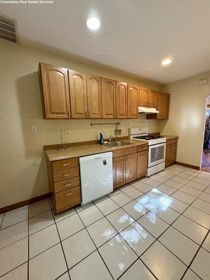 27 S Crescent Circuit #1 - Photo 3 of 15